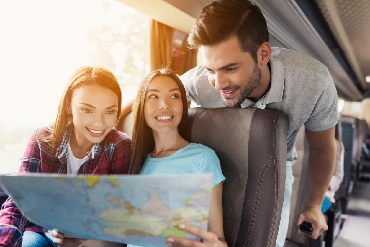 7 dicas para economizar na viagem com os amigos